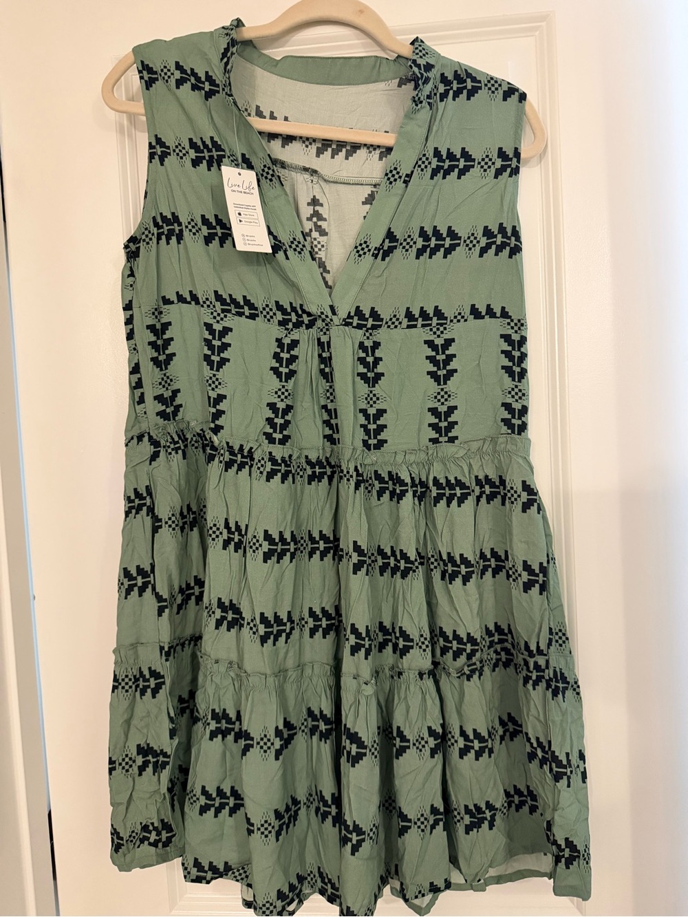 Cupshe Sage Green Sleeveless Tiered Dress with Black Geometric Print